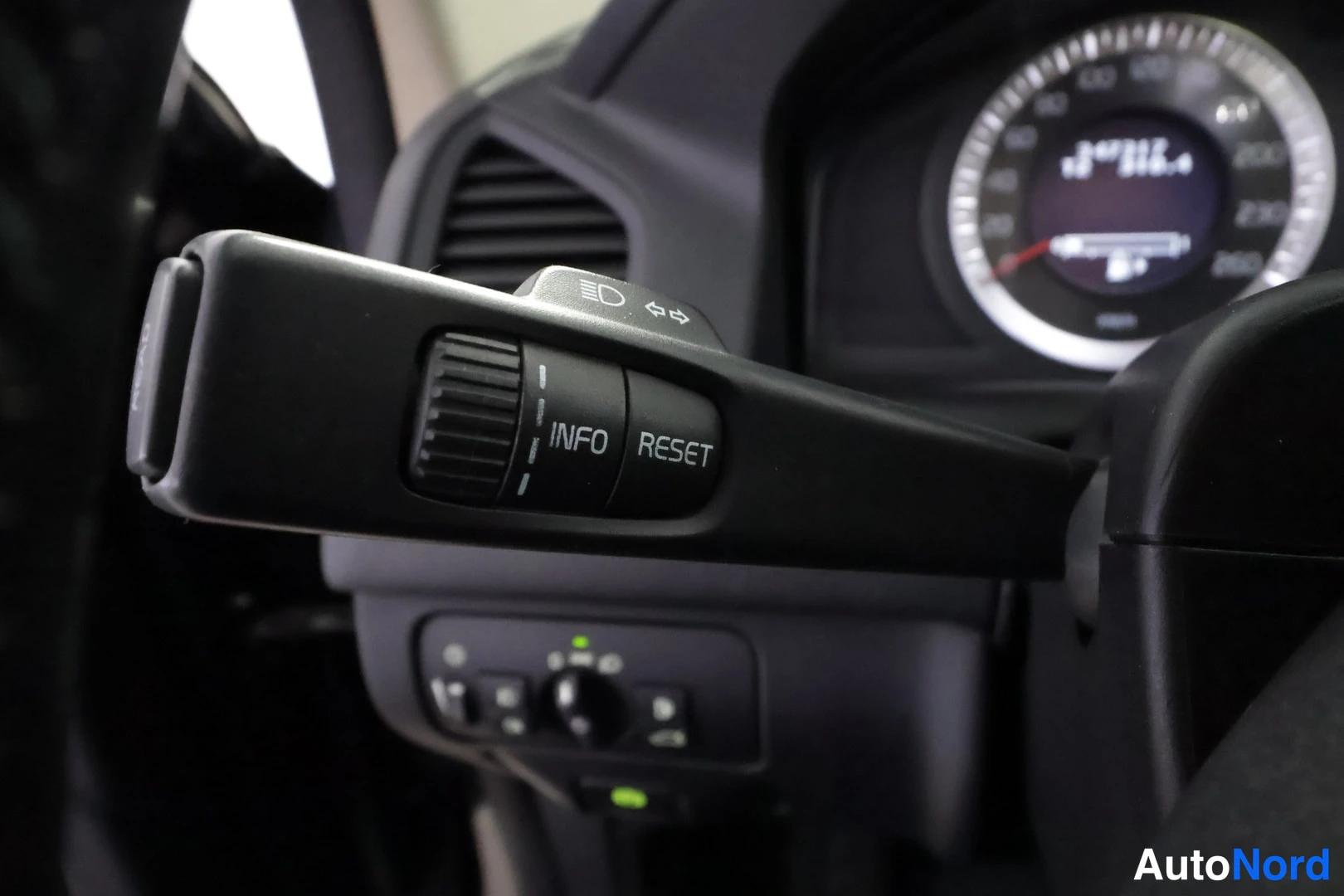 Harmaa Volvo XC60 2010, kuva 34