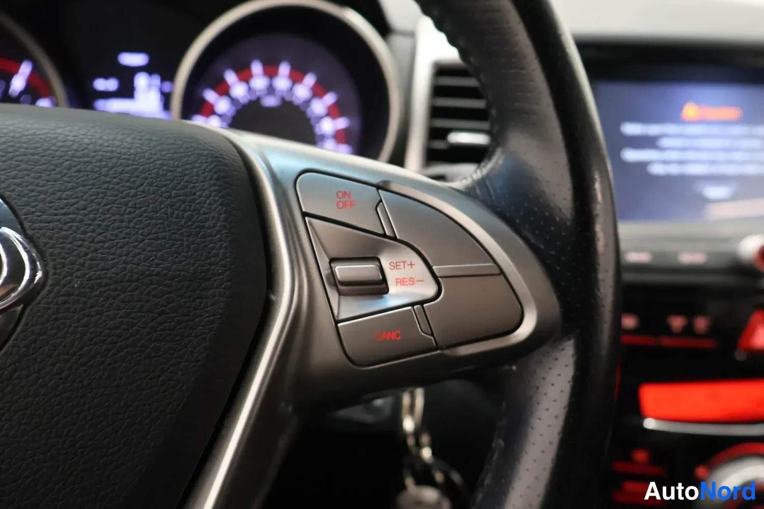 Silver Ssangyong Tivoli 2016, bild 15