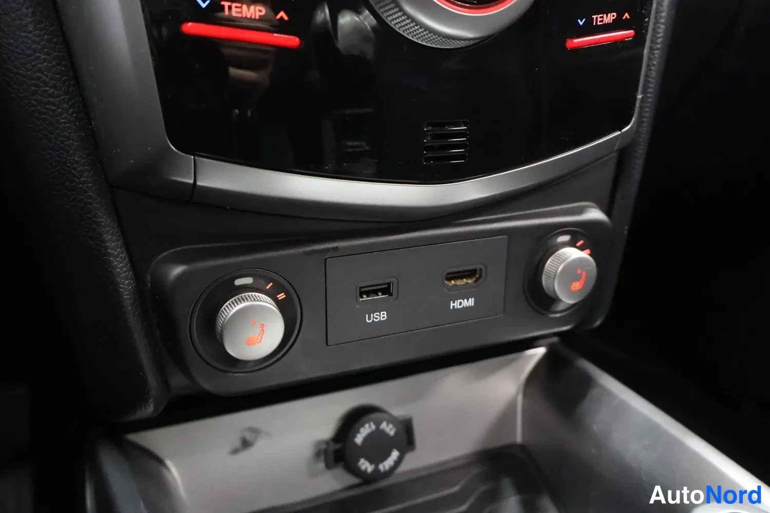 Silver Ssangyong Tivoli 2016, bild 20