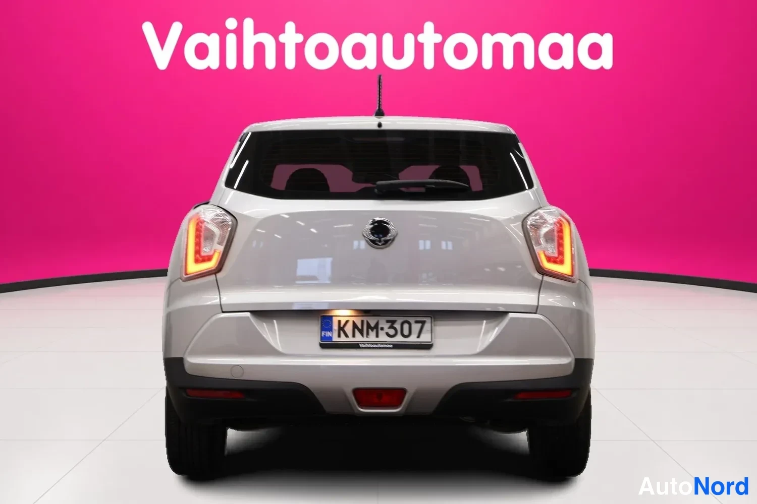 Silver Ssangyong Tivoli 2016, bakifrån, bild 10