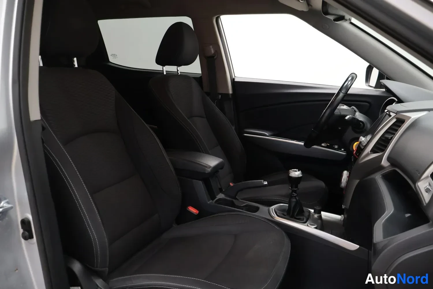 Silver Ssangyong Tivoli 2016, bild 11