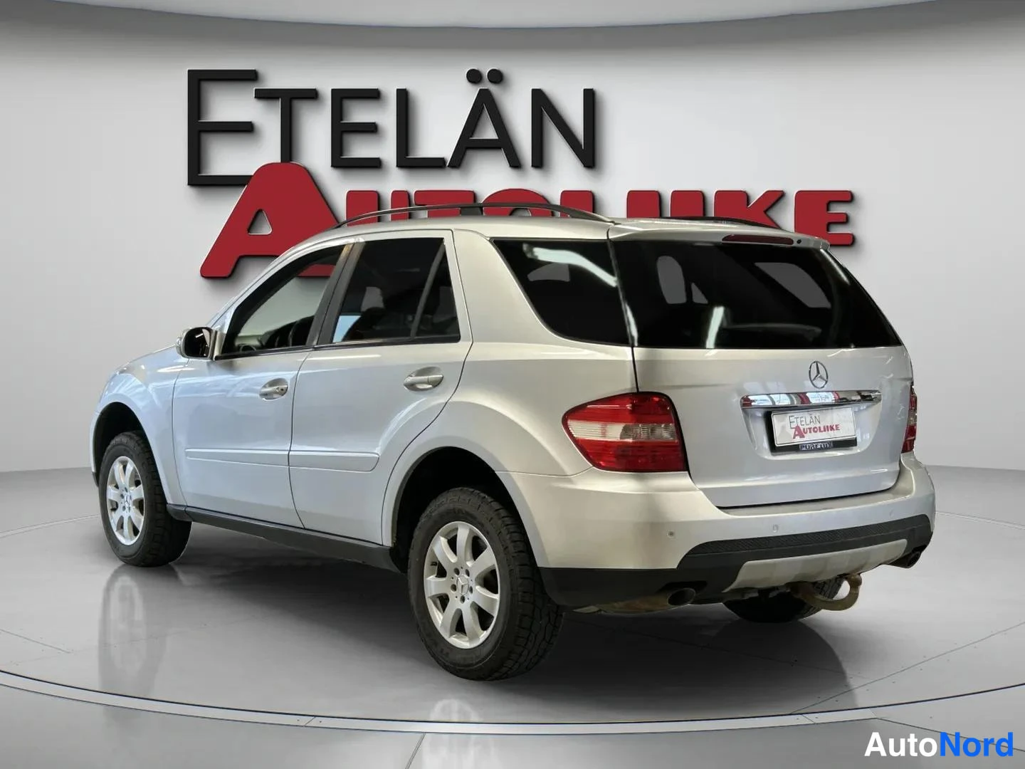 Harmaa Mercedes-Benz ML 2006, takaviisto, kuva 6