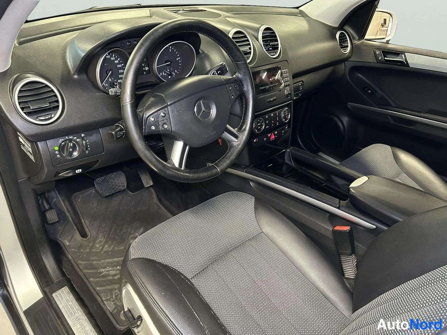 Harmaa Mercedes-Benz ML 2006, kuva 9