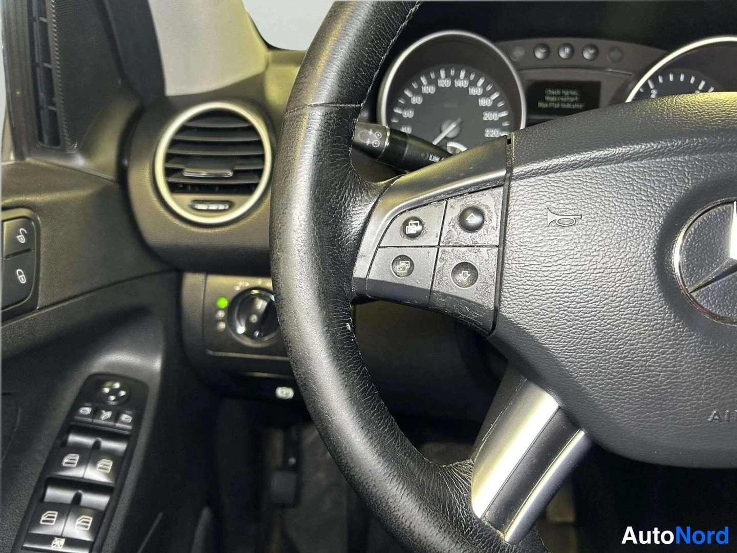 Harmaa Mercedes-Benz ML 2006, kuva 15