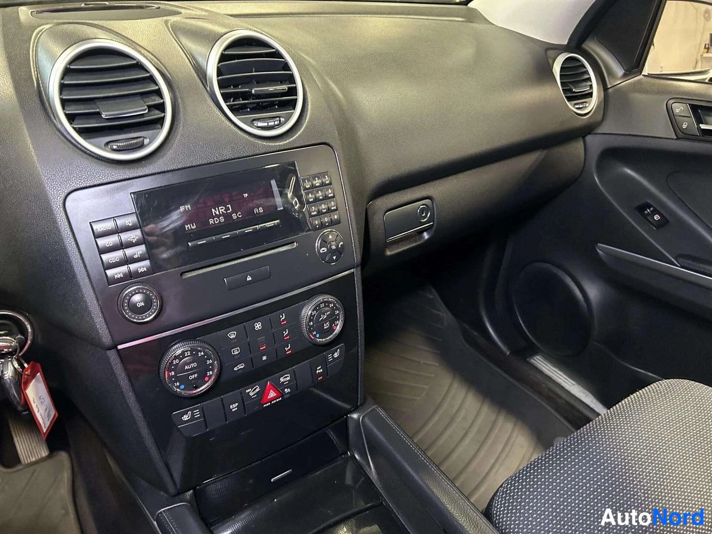 Harmaa Mercedes-Benz ML 2006, kuva 18
