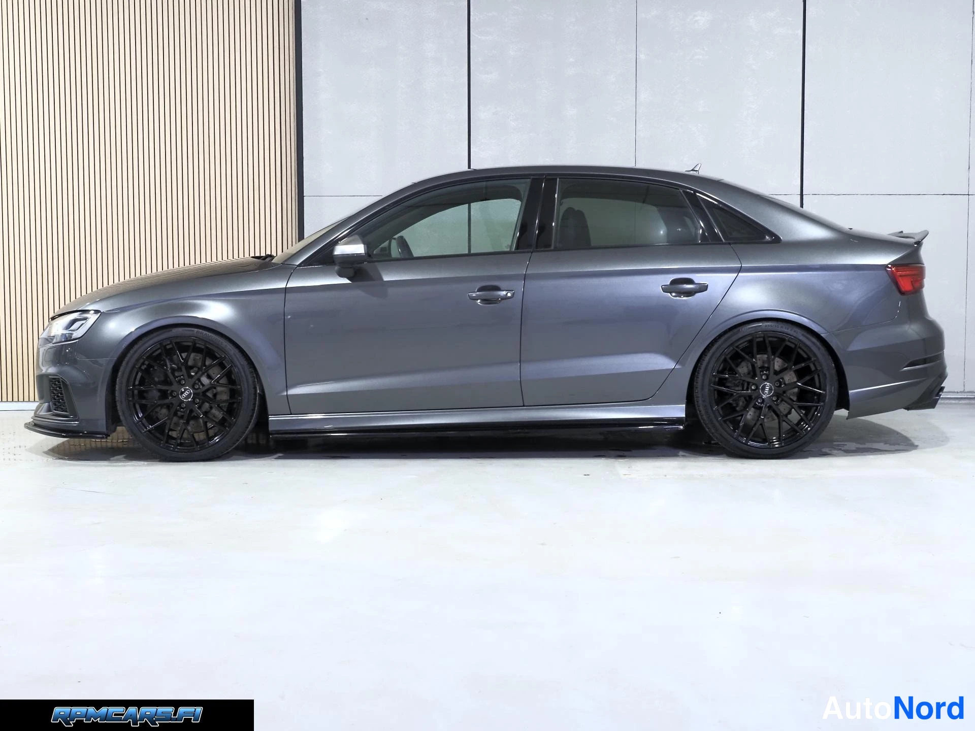 Harmaa Audi RS3 2018, sivulta, kuva 11