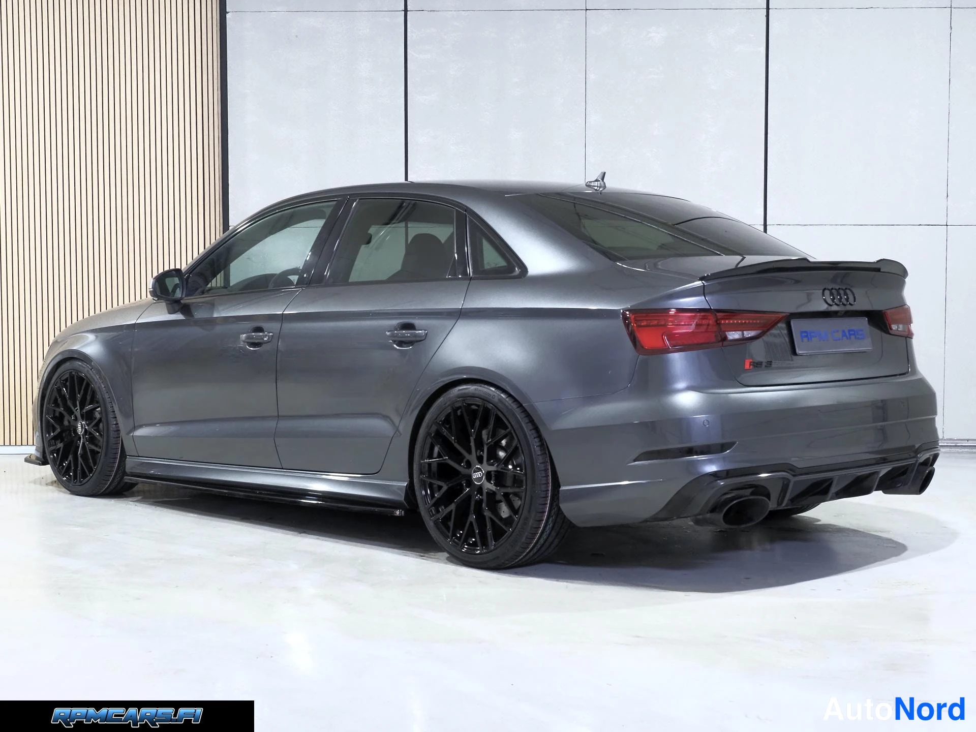 Harmaa Audi RS3 2018, takaviisto, kuva 22