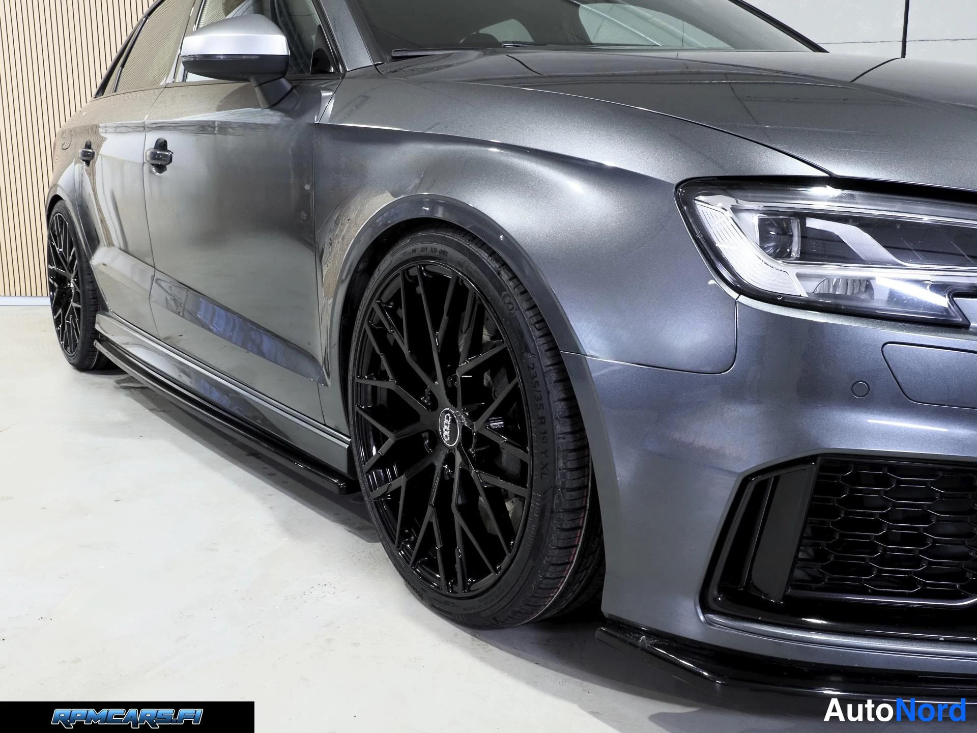 Harmaa Audi RS3 2018, etuviisto, keula oikealle, kuva 6