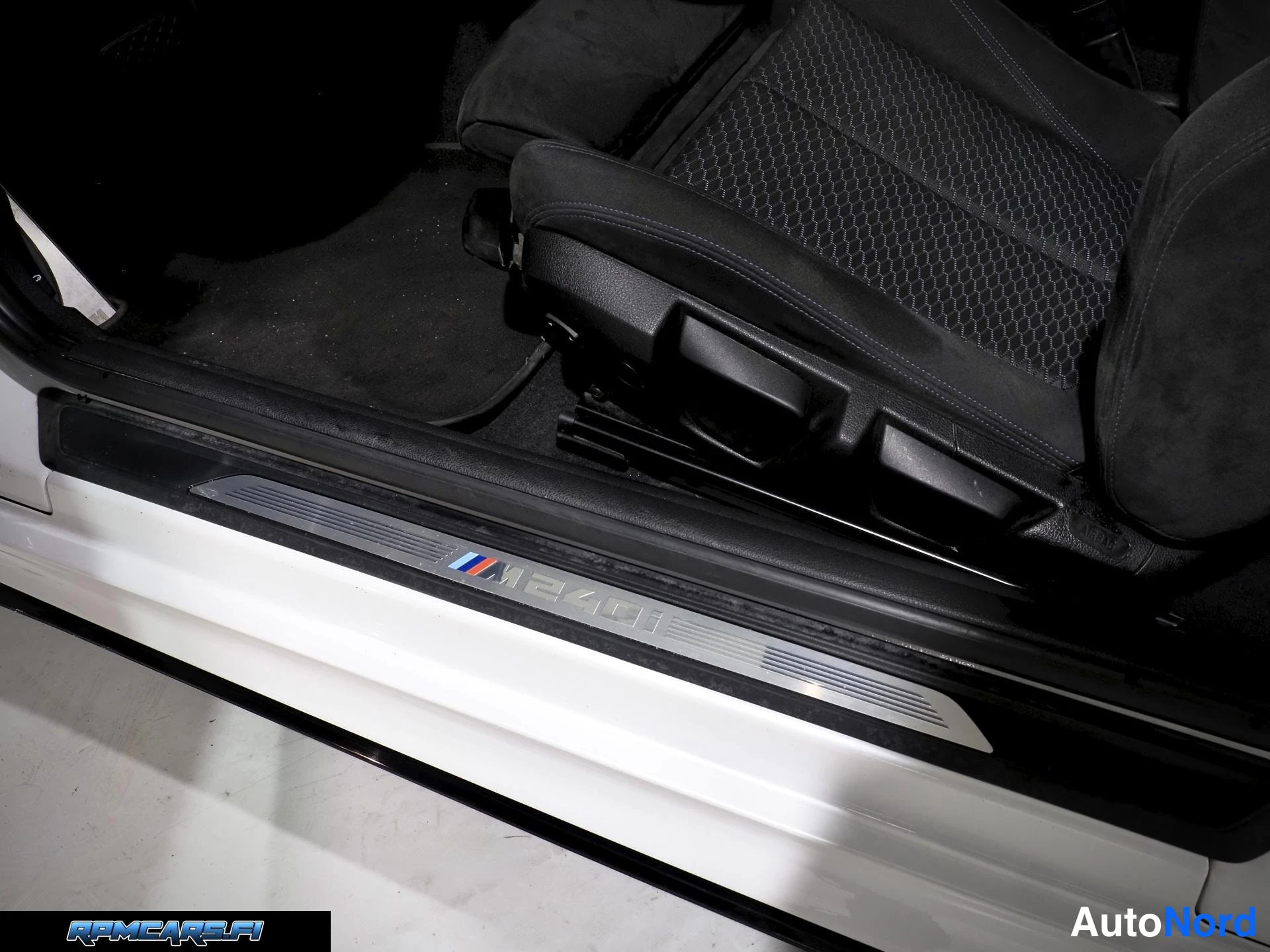 Valkoinen BMW M240i 2017, kuva 59