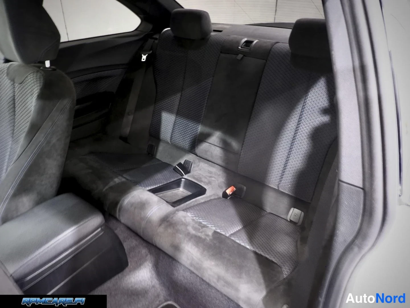 Valkoinen BMW M240i 2017, kuva 46