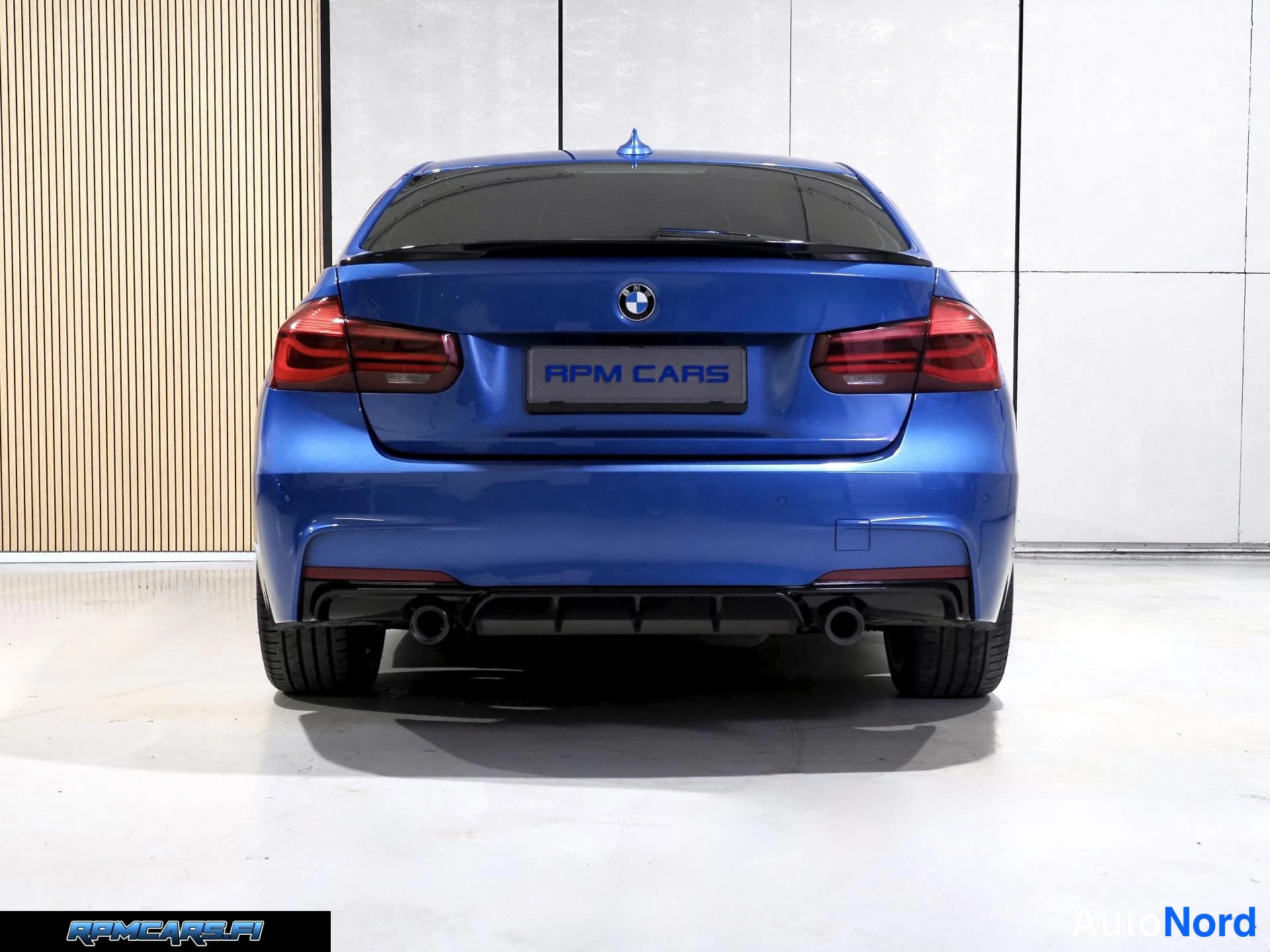 Sininen BMW 340i 2018, takaa, kuva 22