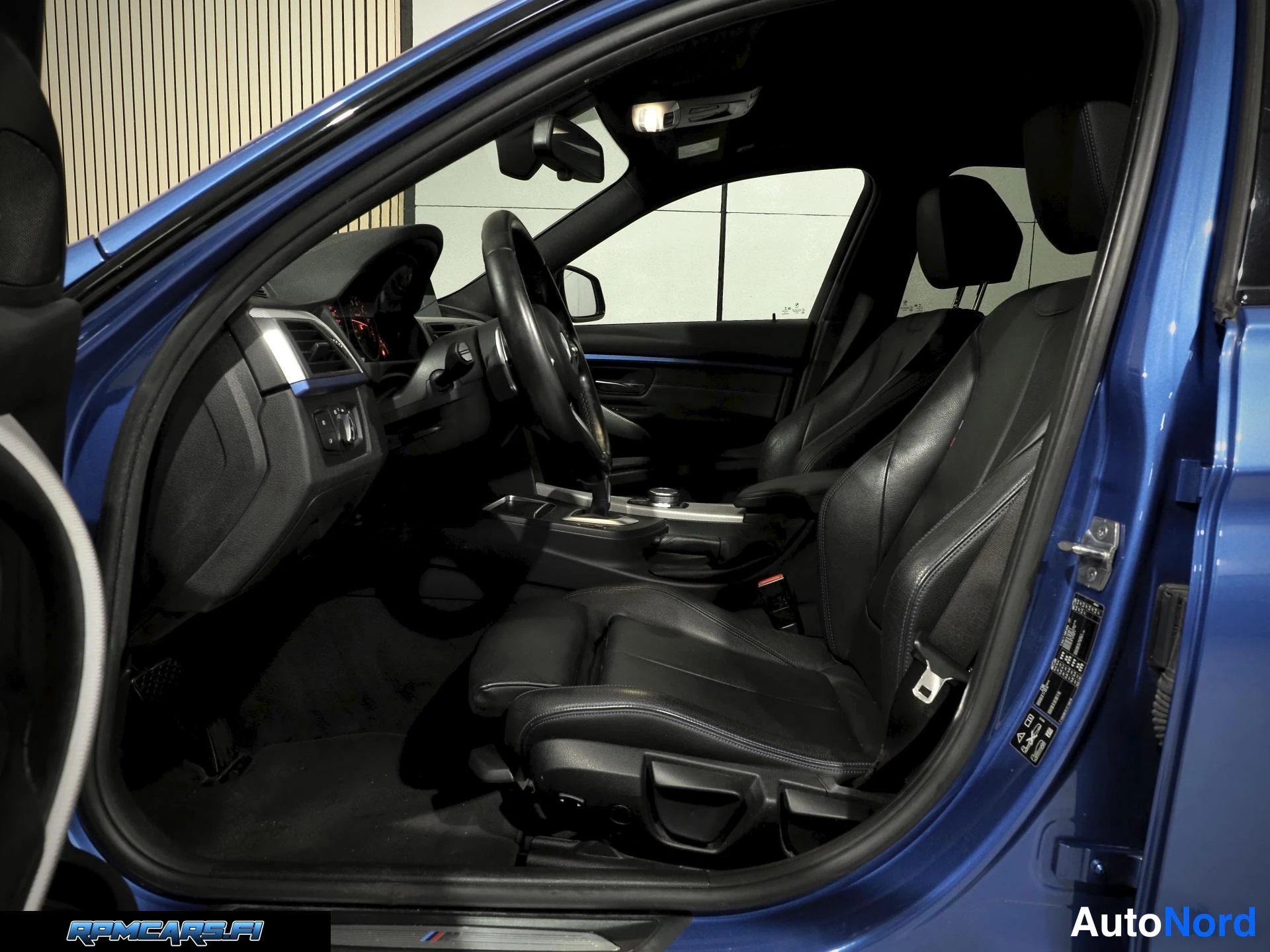Sininen BMW 340i 2018, kuva 53