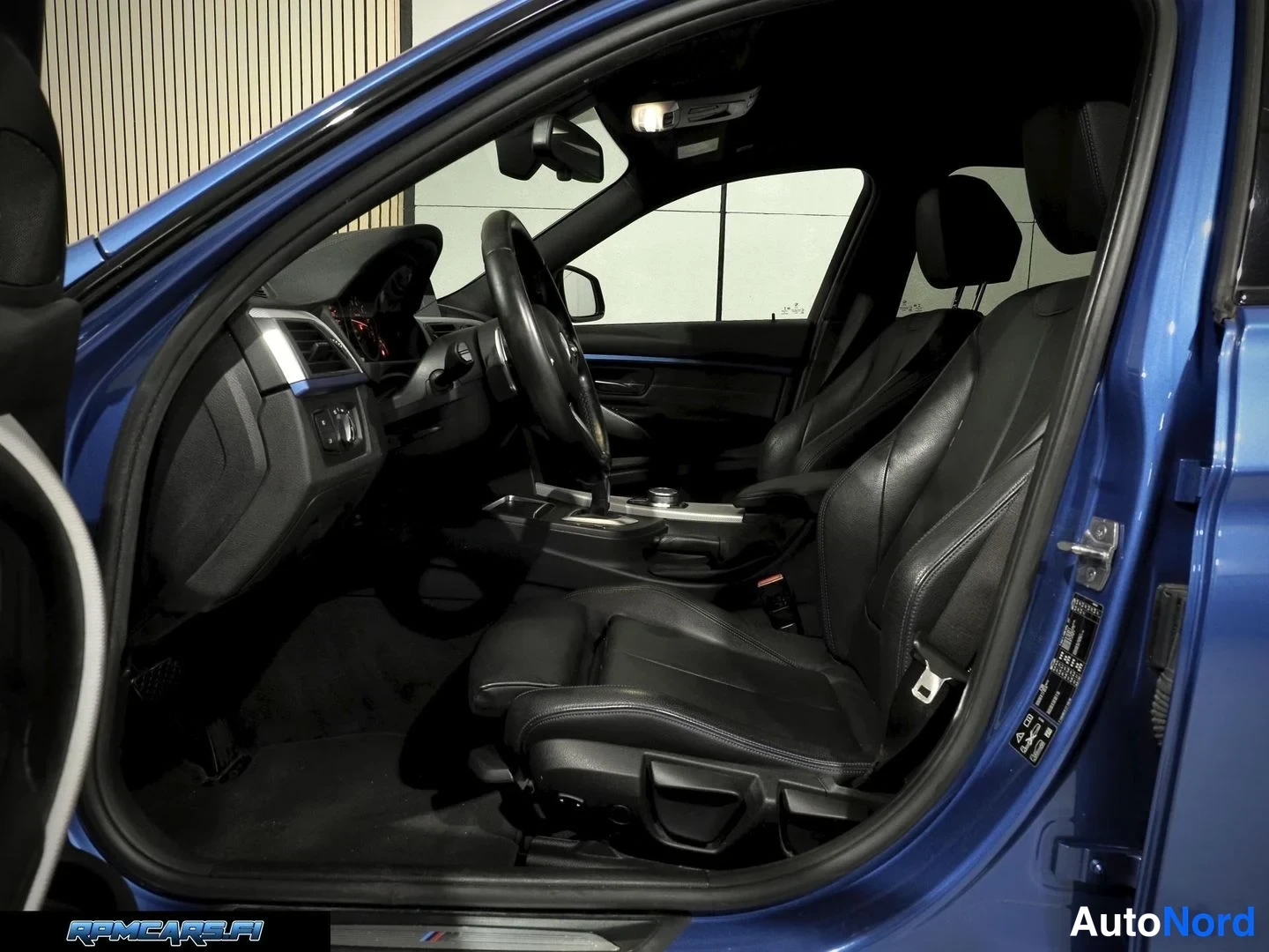 Sininen BMW 340i 2018, kuva 68