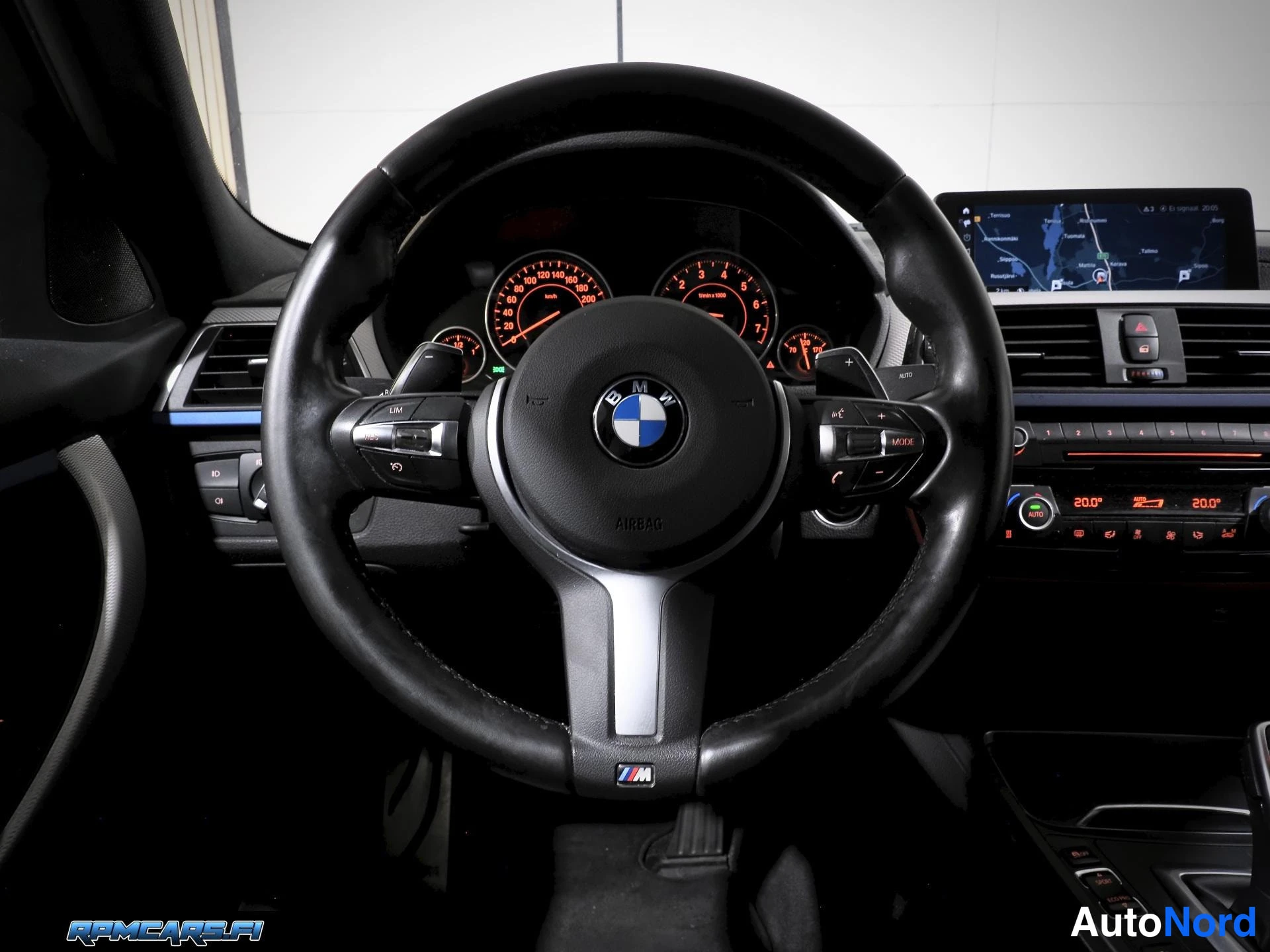 Sininen BMW 340i 2018, yksityiskohta, kuva 33