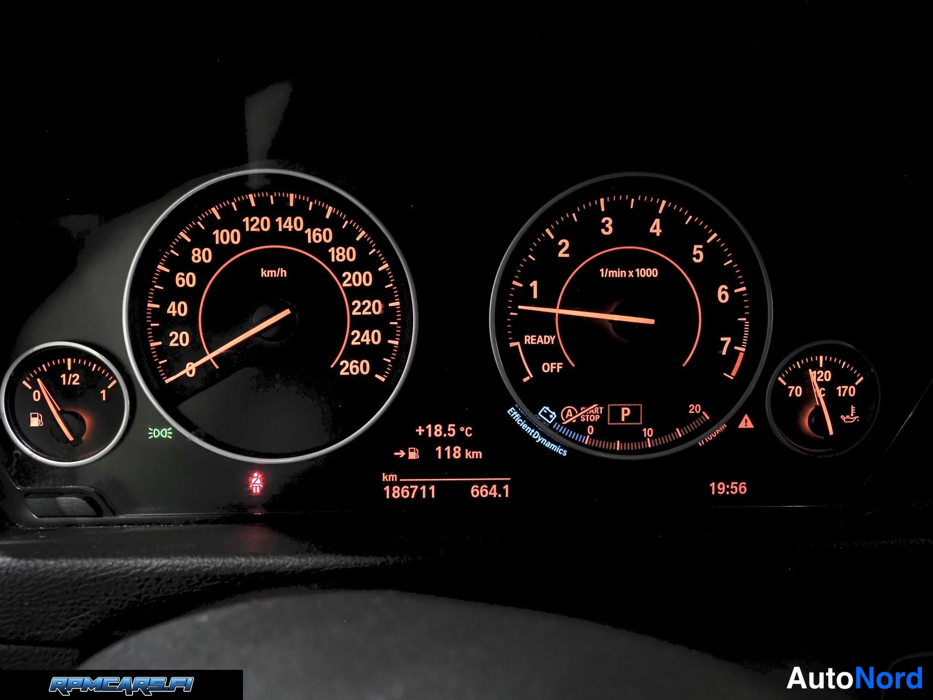 Sininen BMW 340i 2018, yksityiskohta, kuva 38