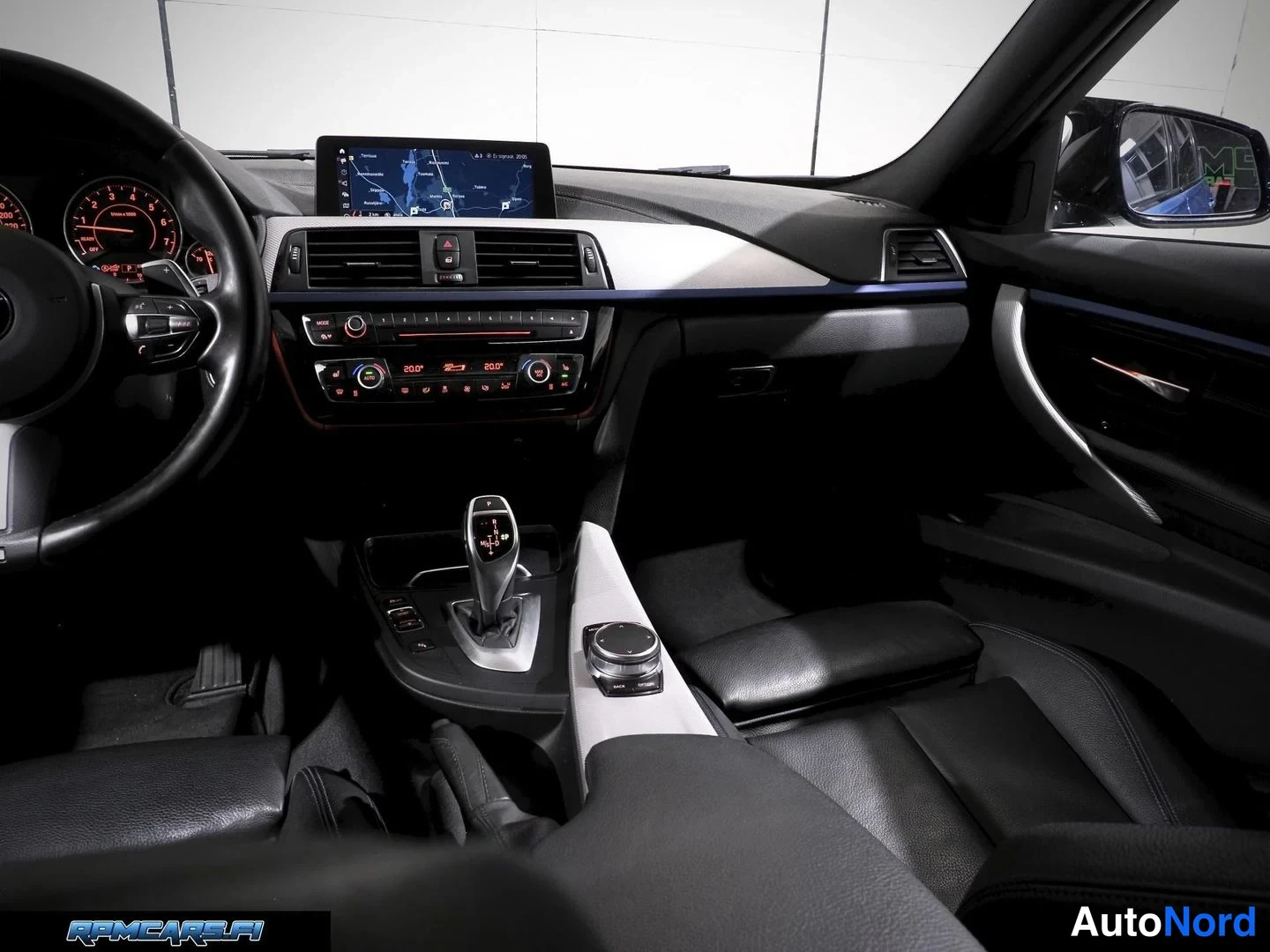 Sininen BMW 340i 2018, yksityiskohta, kuva 35