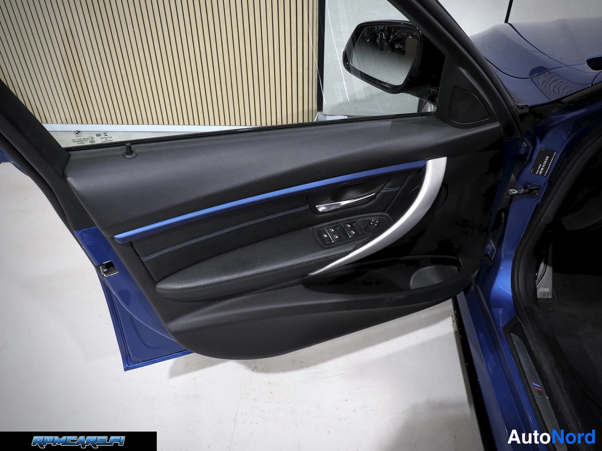 Sininen BMW 340i 2018, yksityiskohta, kuva 41