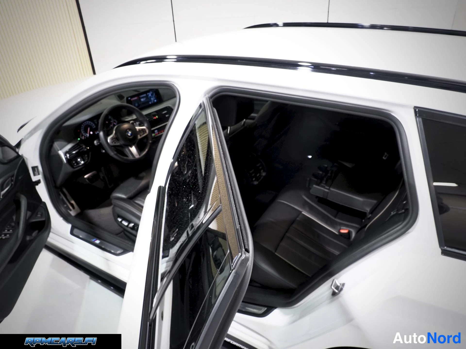 Valkoinen BMW 540d 2018, sivulta, kuva 17