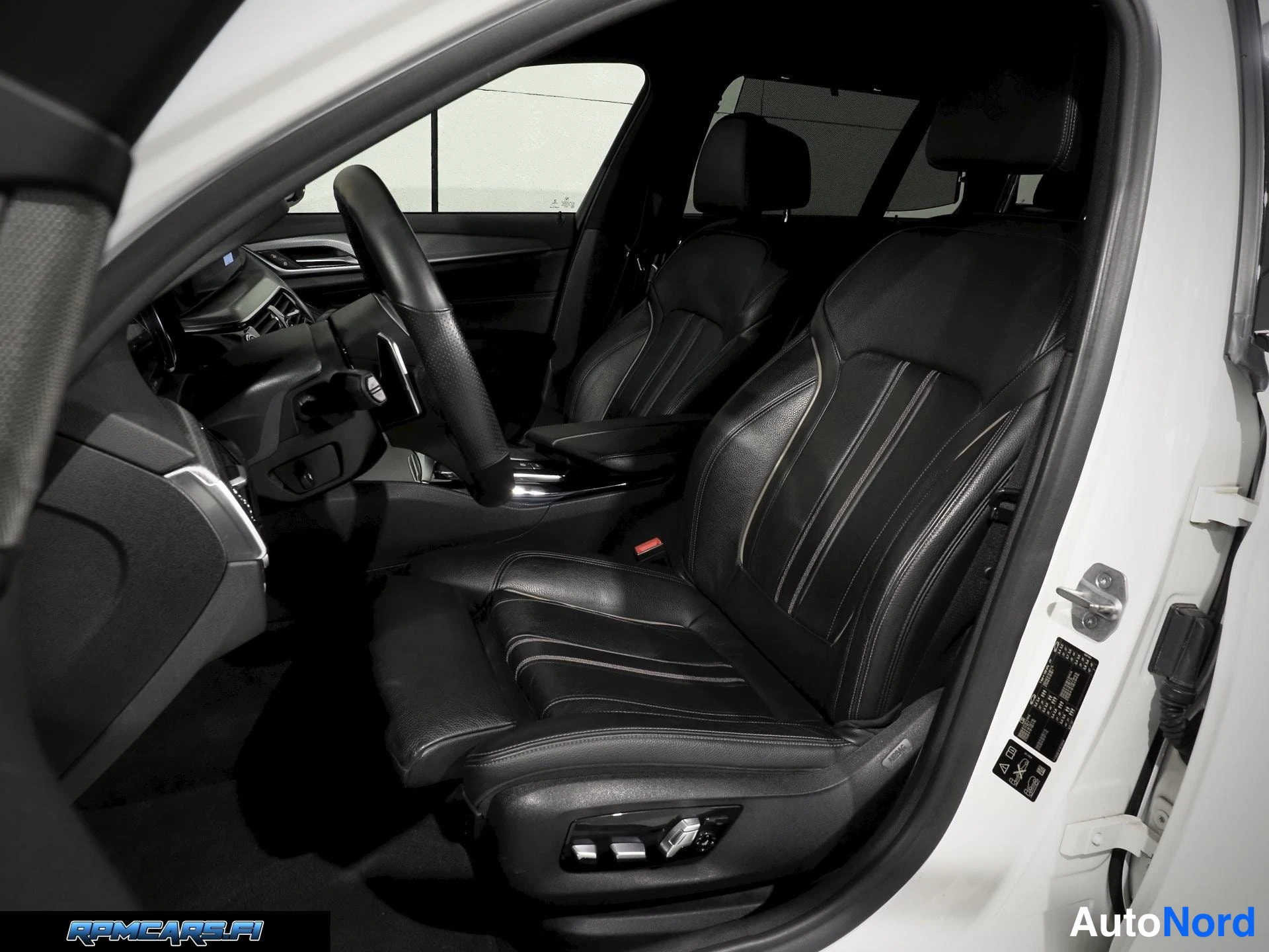 Valkoinen BMW 540d 2018, kuva 78