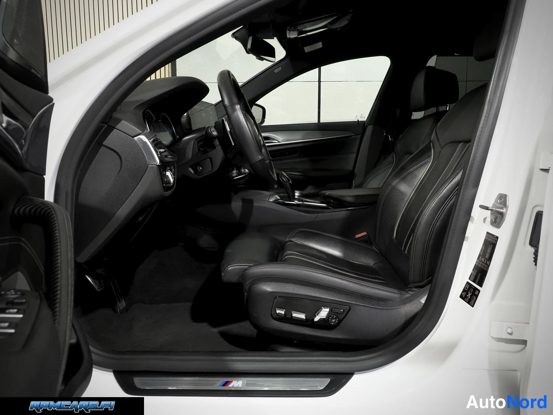 Valkoinen BMW 540d 2018, kuva 79