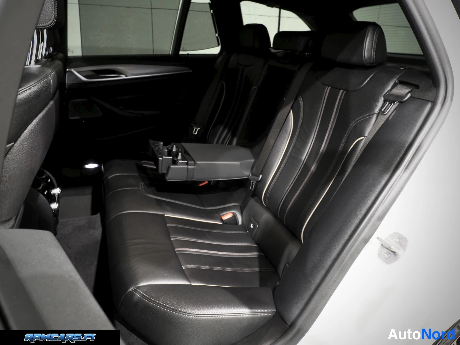 Valkoinen BMW 540d 2018, kuva 58