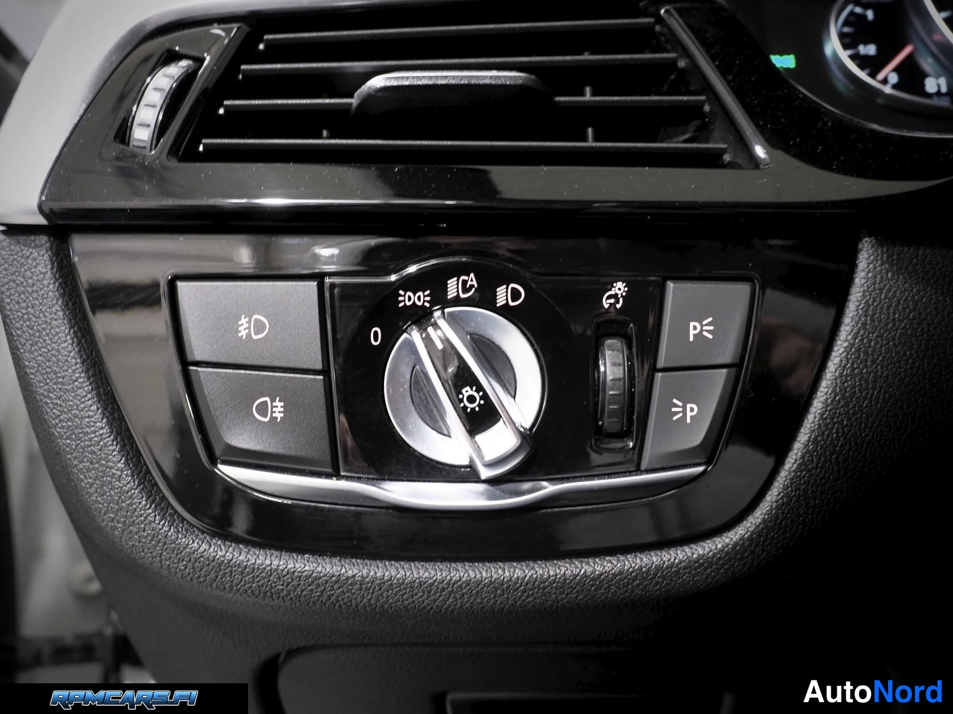 Valkoinen BMW 540d 2018, kuva 71