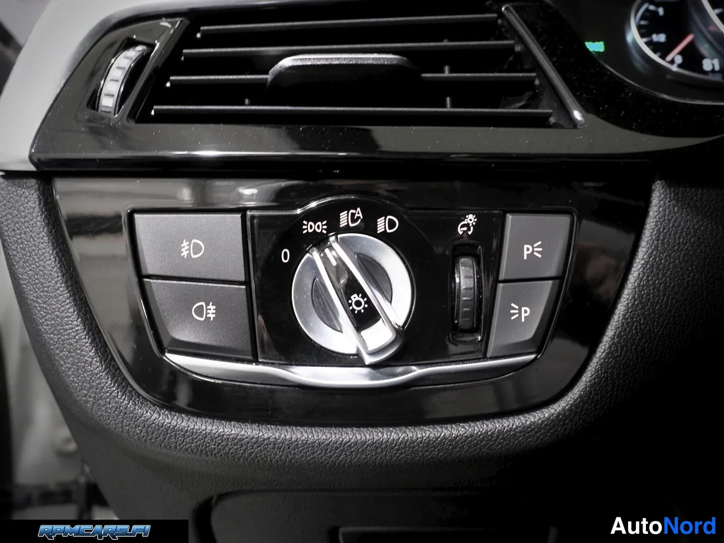 Valkoinen BMW 540d 2018, kuva 50
