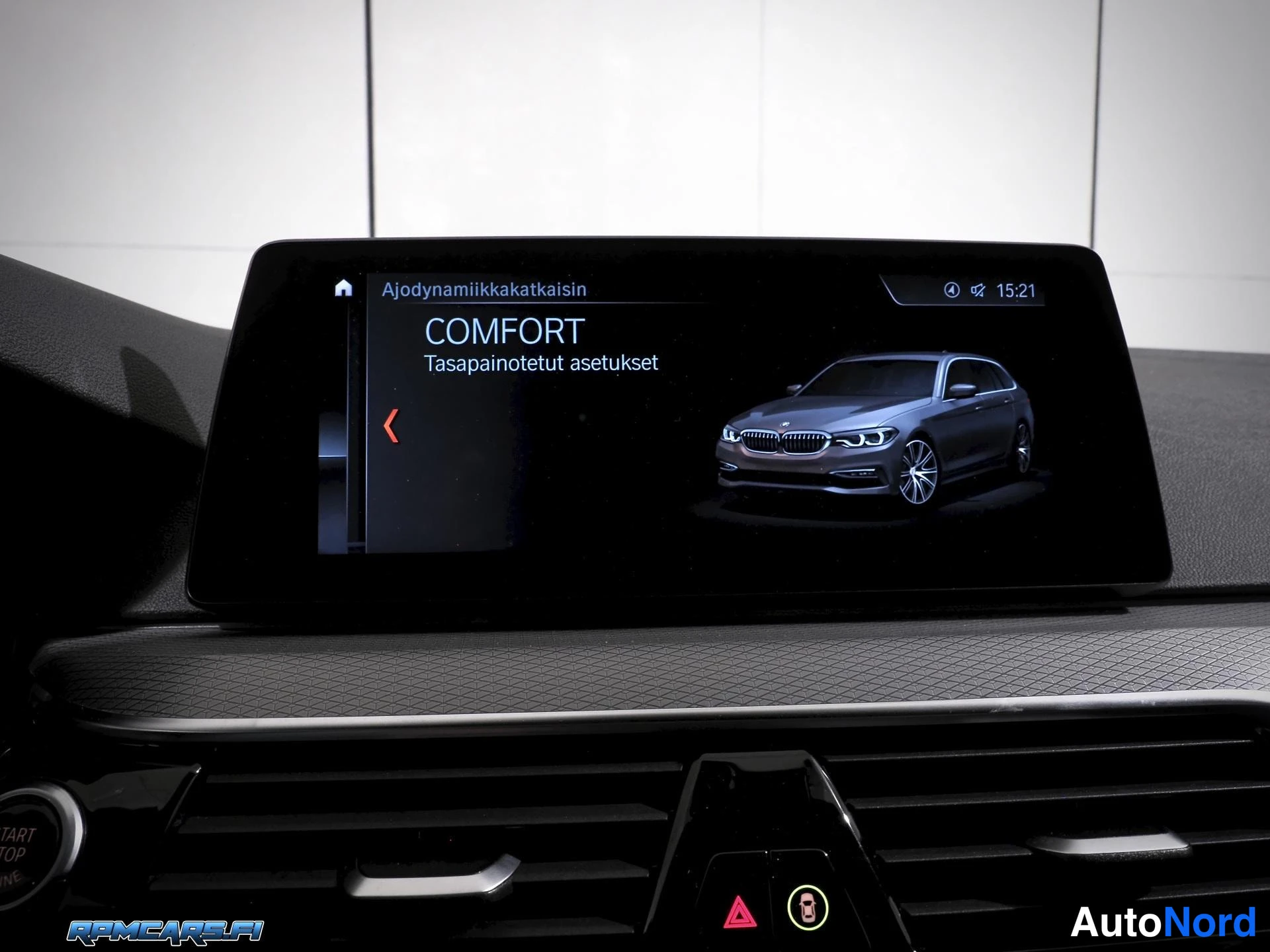 Valkoinen BMW 540d 2018, yksityiskohta, kuva 47