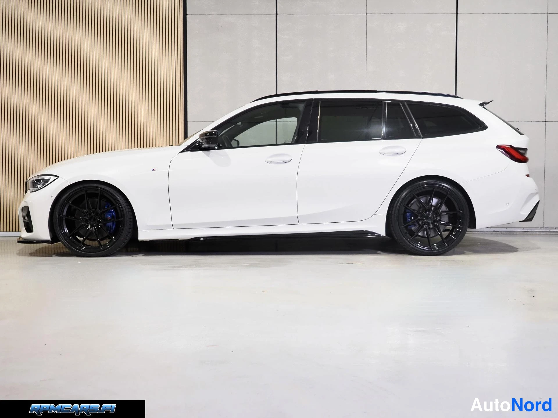 Valkoinen BMW 330d 2021, etuviisto, keula vasemmalle, kuva 3