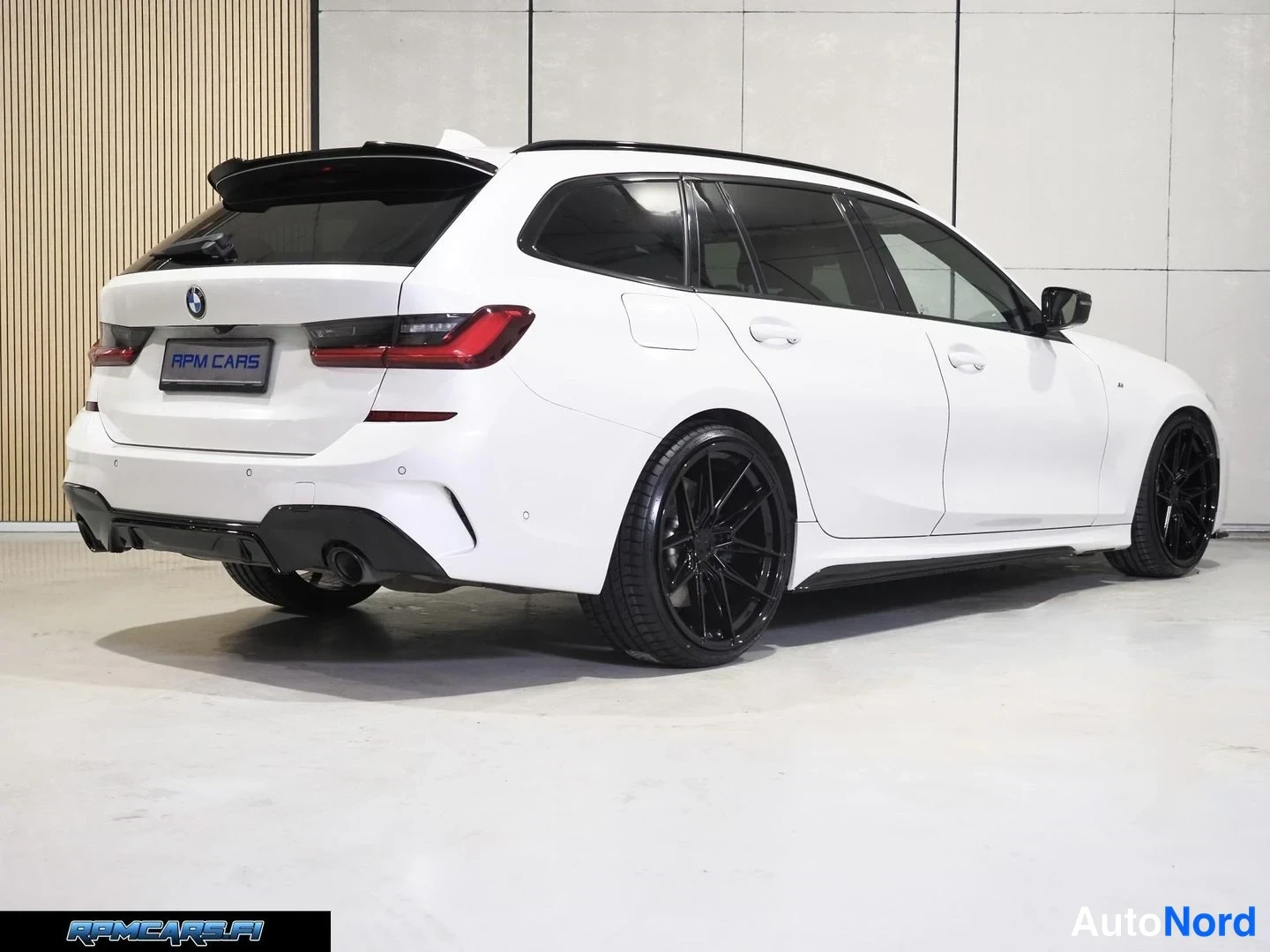 Valkoinen BMW 330d 2021, takaviisto, kuva 19