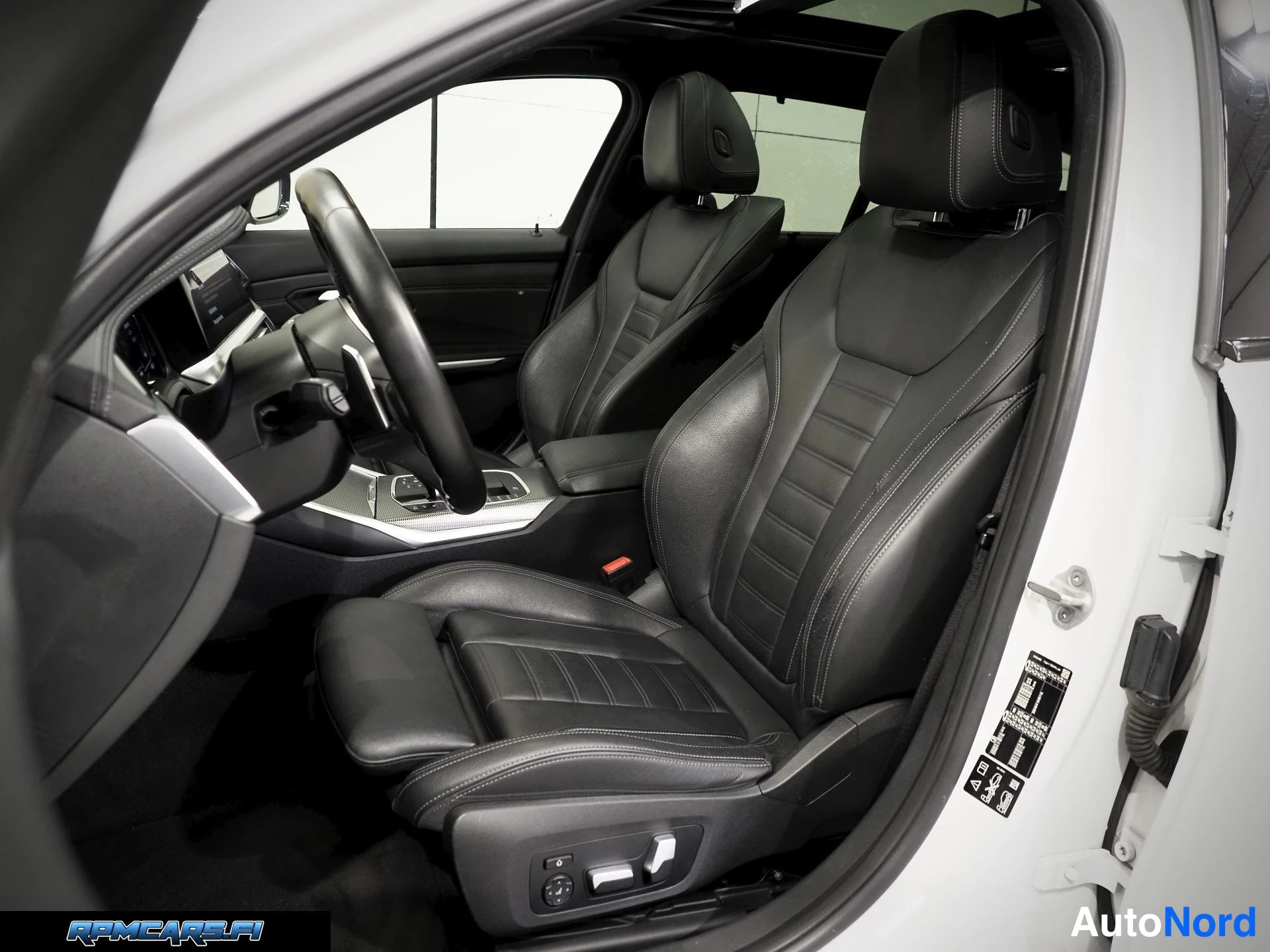 Valkoinen BMW 330d 2021, kuva 68
