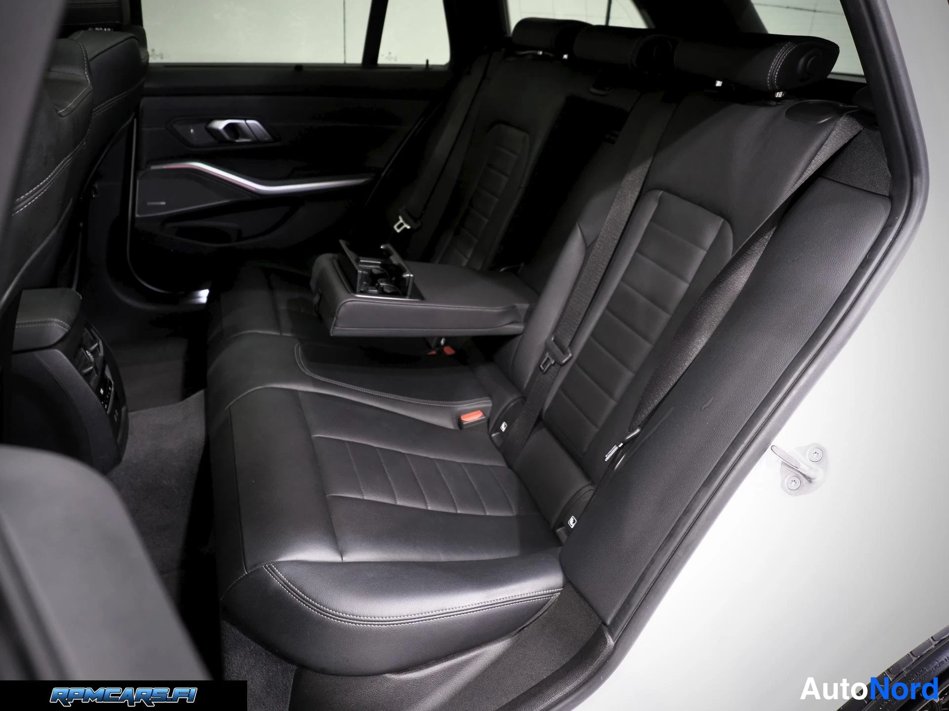 Valkoinen BMW 330d 2021, kuva 53