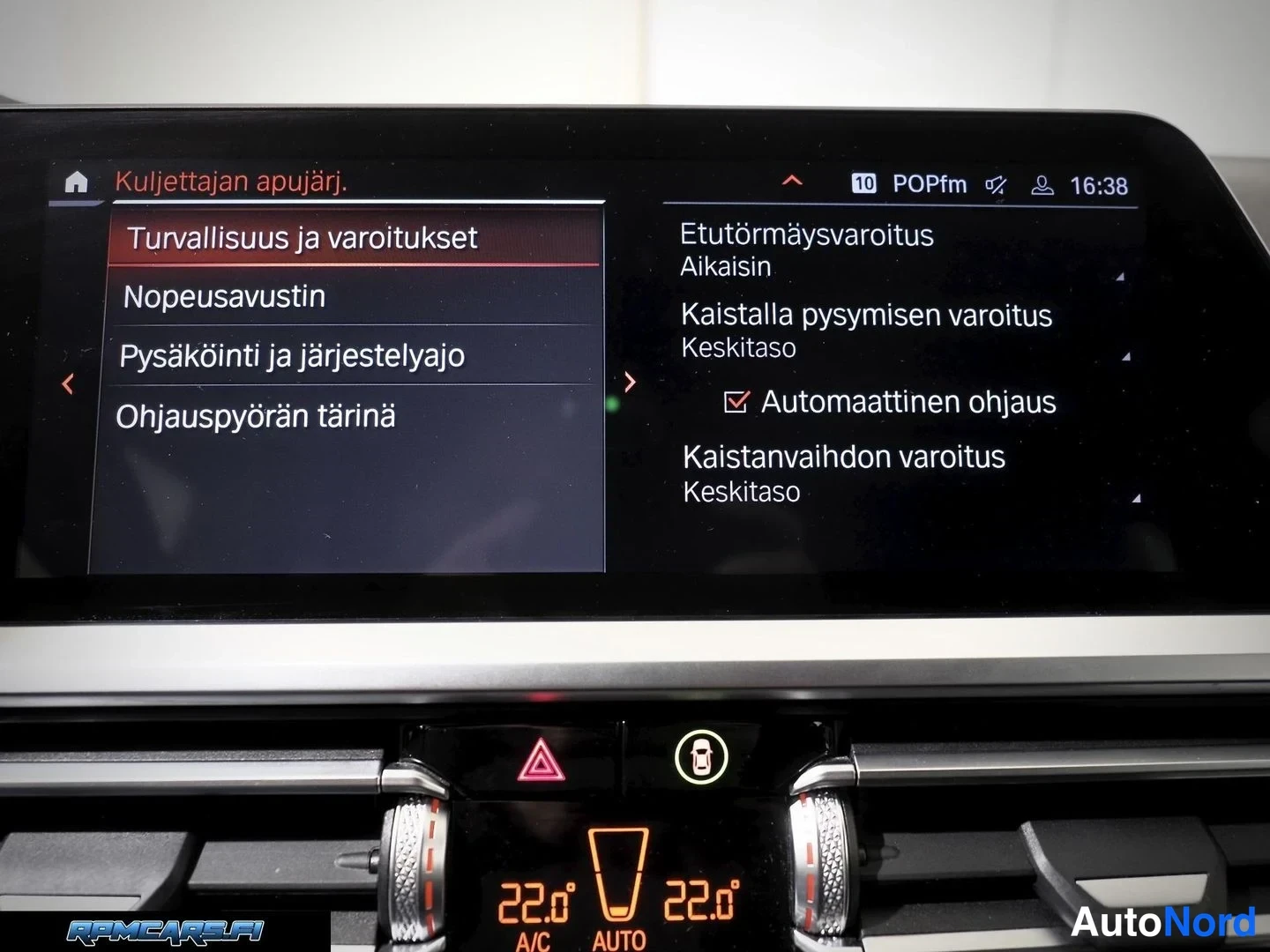 Valkoinen BMW 330d 2021, yksityiskohta, kuva 33
