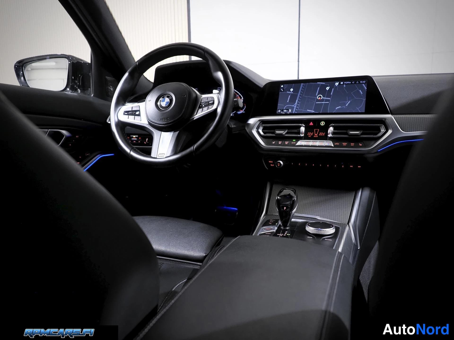 Valkoinen BMW 330d 2021, kuva 62
