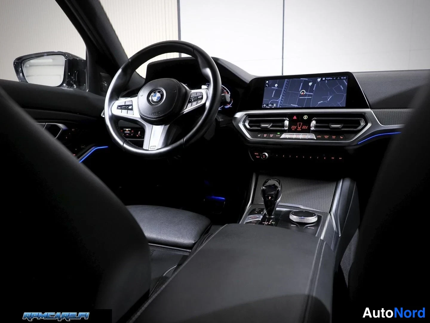 Valkoinen BMW 330d 2021, kuva 44