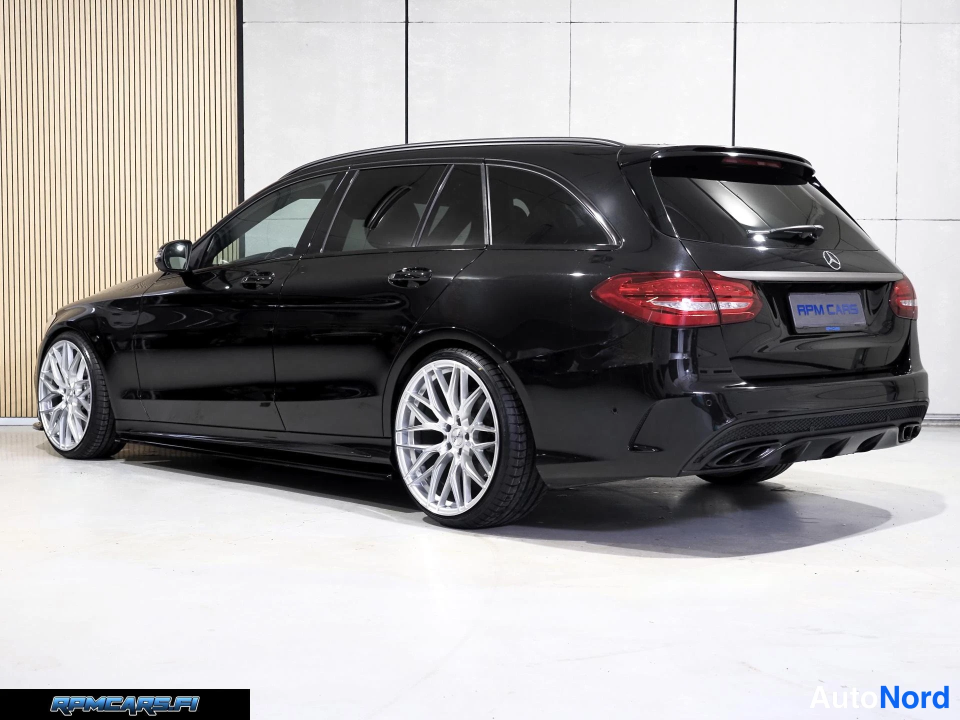 Musta Mercedes-Benz C 43 AMG 2017, takaviisto, kuva 20