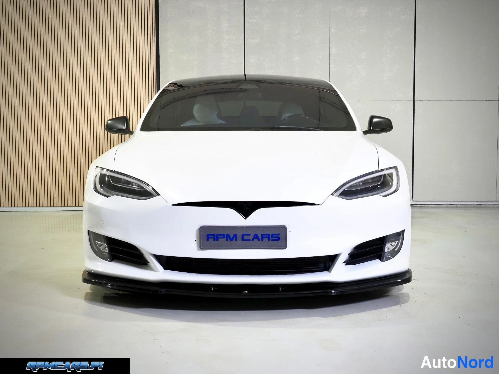 Valkoinen Tesla Model S 2017, edestä, kuva 11