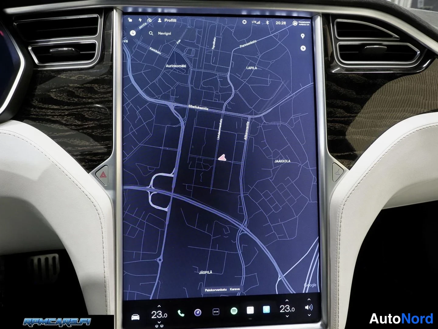 Valkoinen Tesla Model S 2017, kuva 53