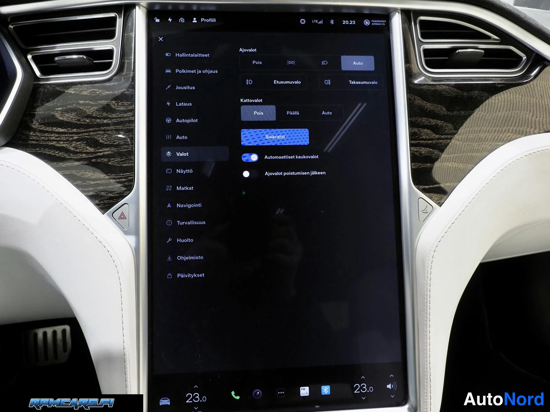 Valkoinen Tesla Model S 2017, kuva 69