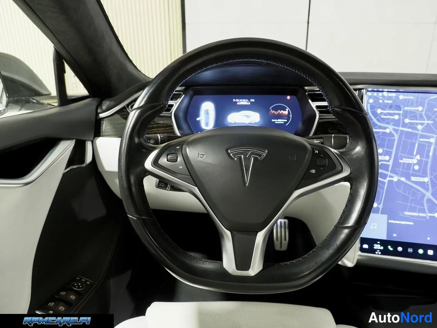 Valkoinen Tesla Model S 2017, kuva 34