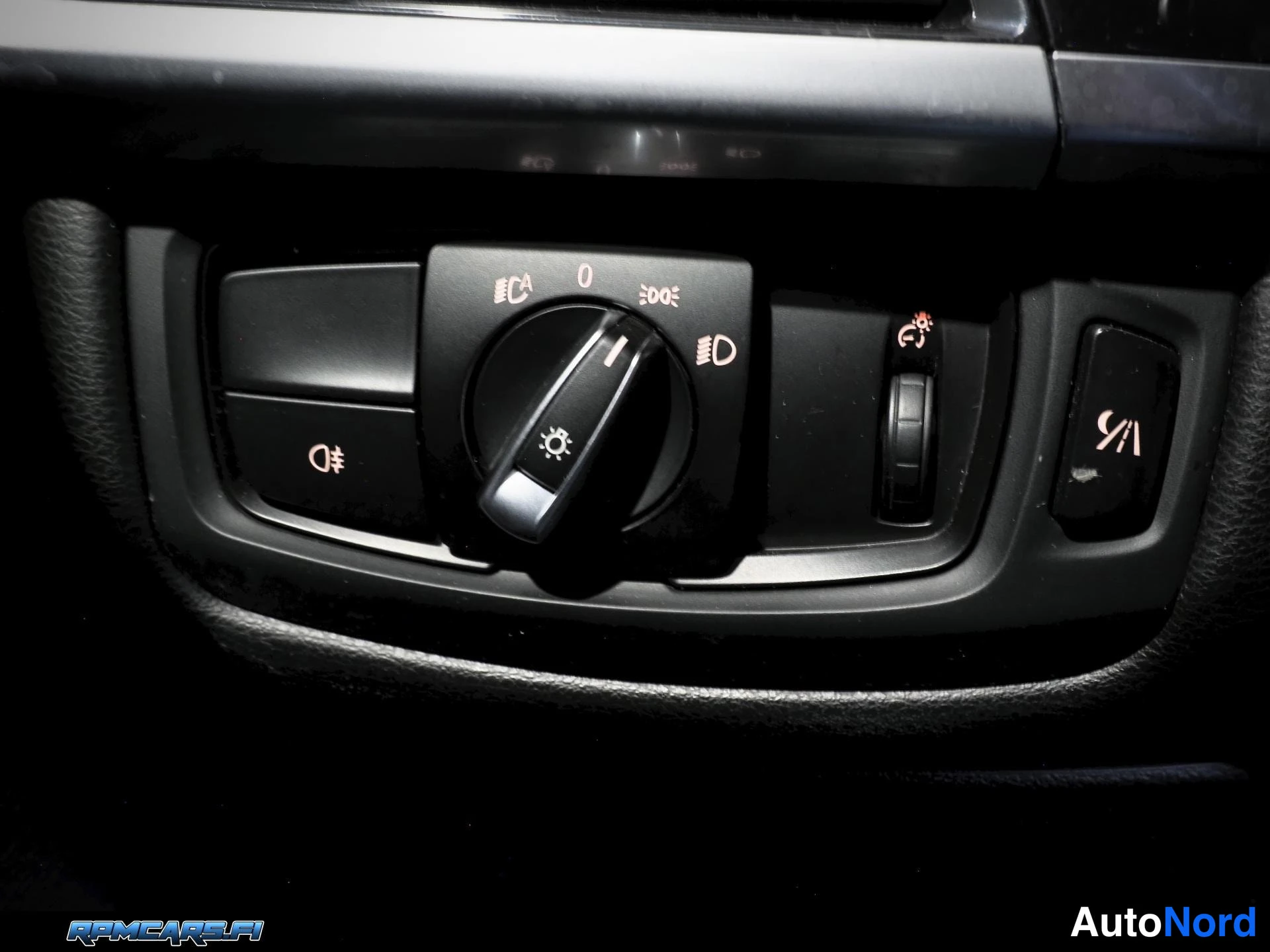 Valkoinen BMW X5 2014, yksityiskohta, kuva 40