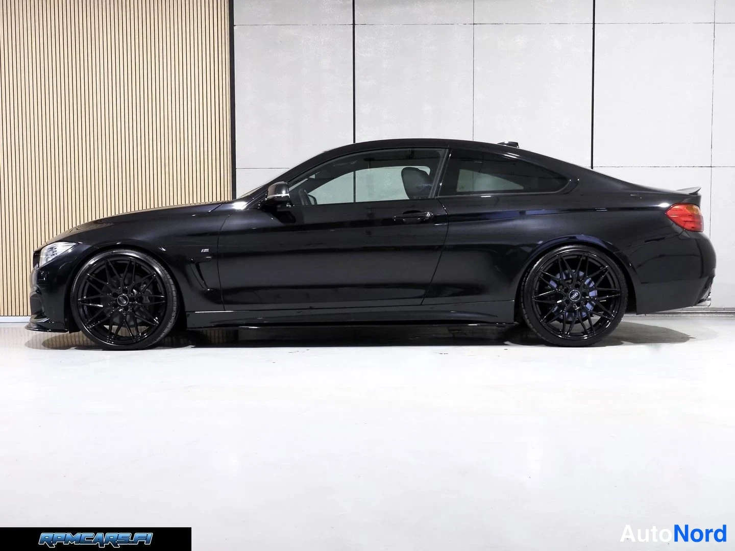 Musta BMW 435i 2014, sivulta, kuva 7