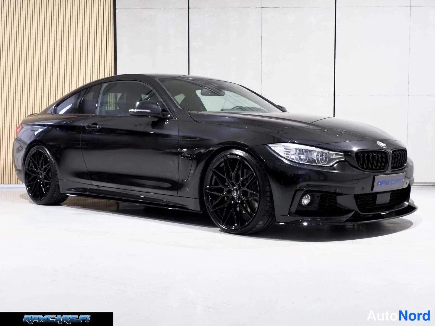 Musta BMW 435i 2014, etuviisto, keula oikealle, kuva 4
