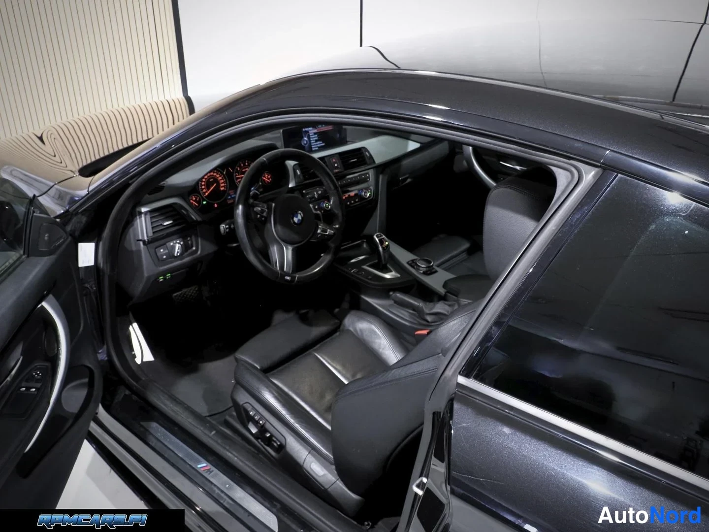 Musta BMW 435i 2014, sivulta, kuva 8