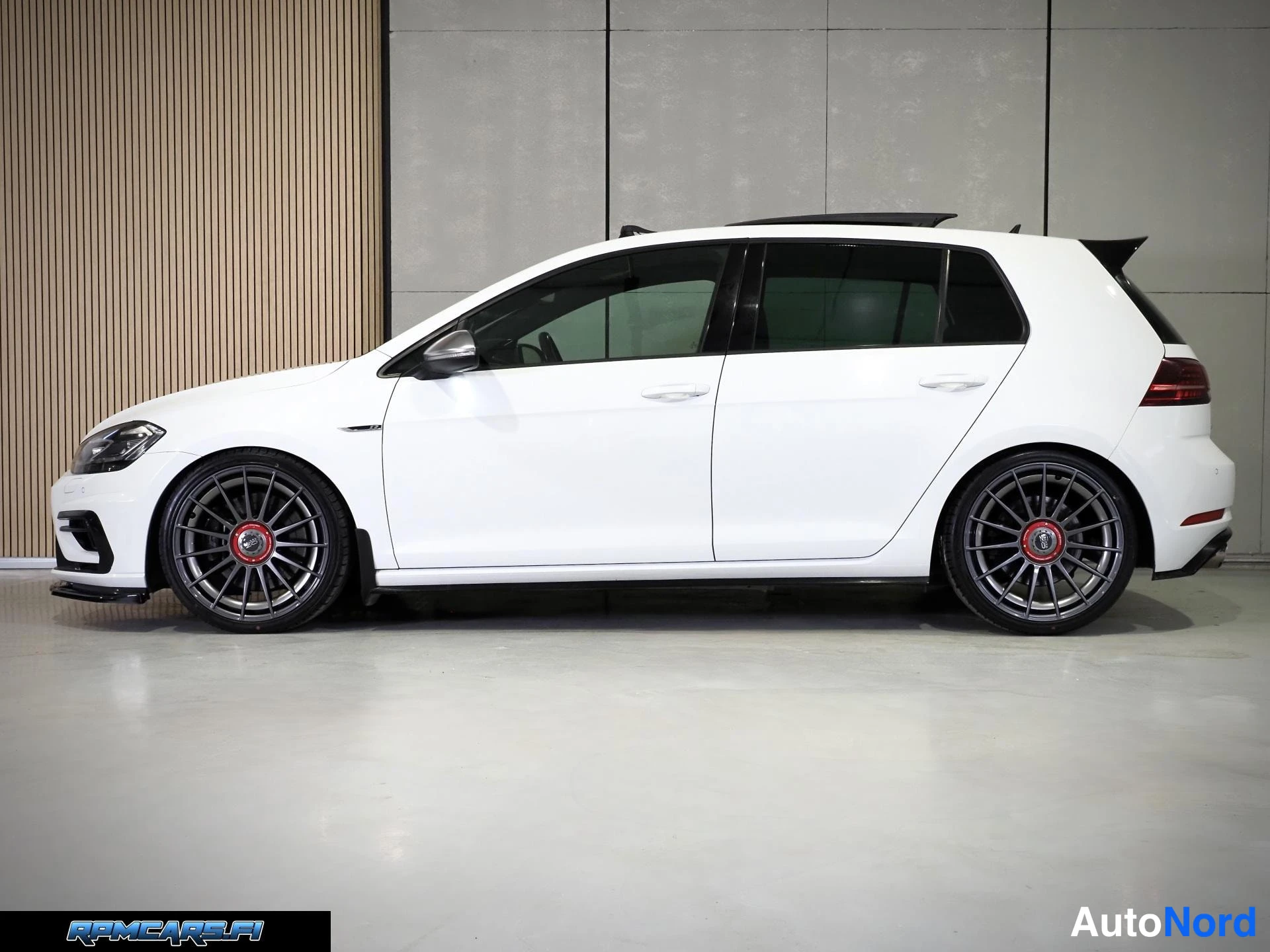 Valkoinen Volkswagen Golf 2018, sivulta, kuva 20
