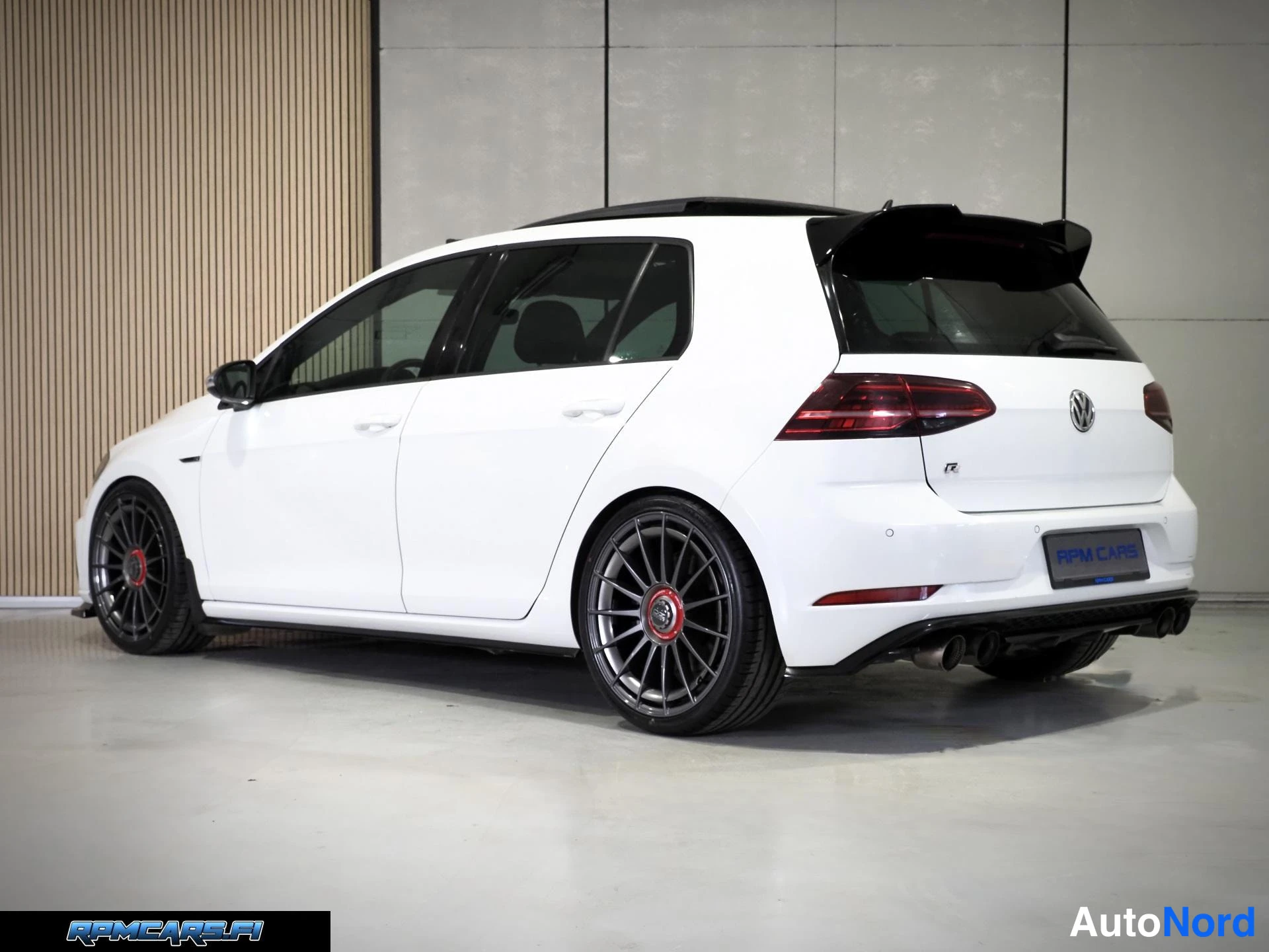 Valkoinen Volkswagen Golf 2018, takaviisto, kuva 24