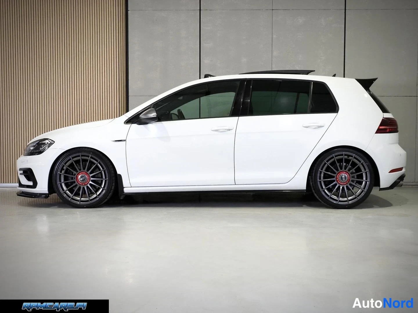 Valkoinen Volkswagen Golf 2018, sivulta, kuva 21