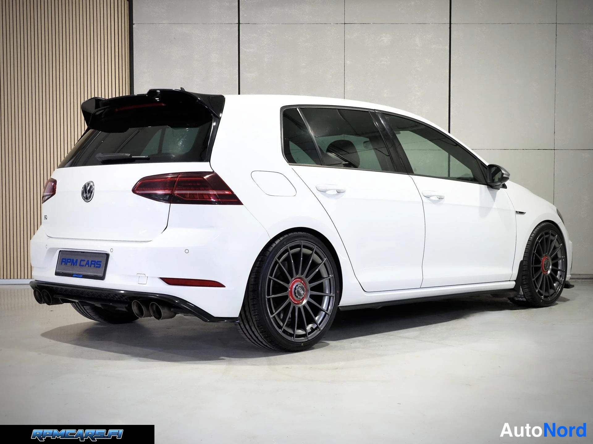 Valkoinen Volkswagen Golf 2018, takaviisto, kuva 26