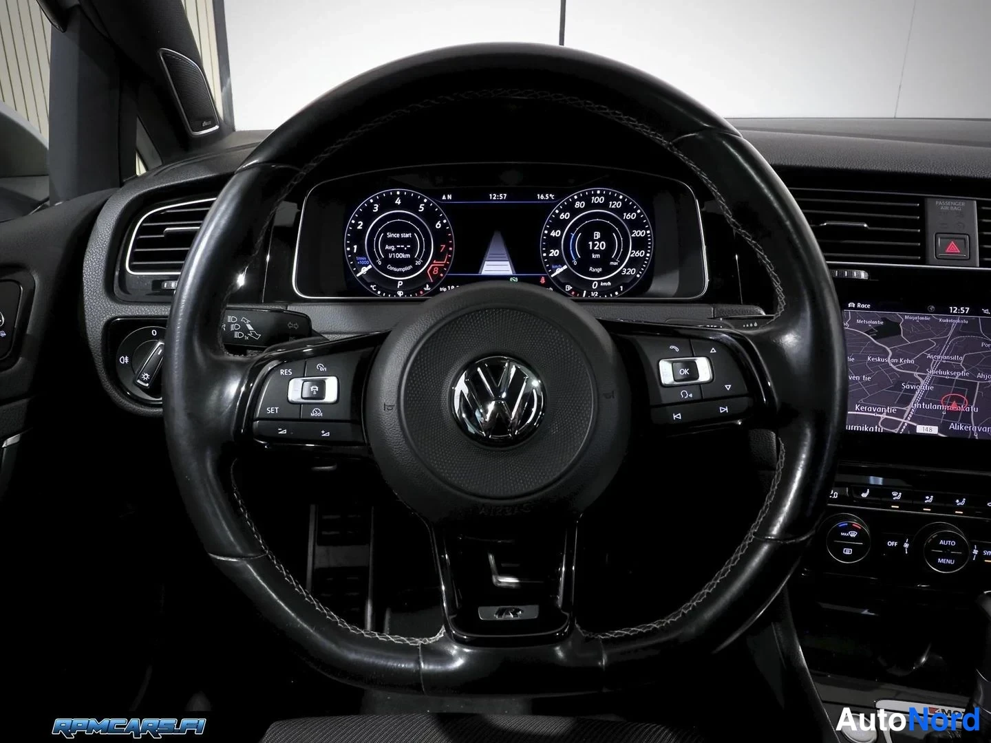 Valkoinen Volkswagen Golf 2018, kuva 59