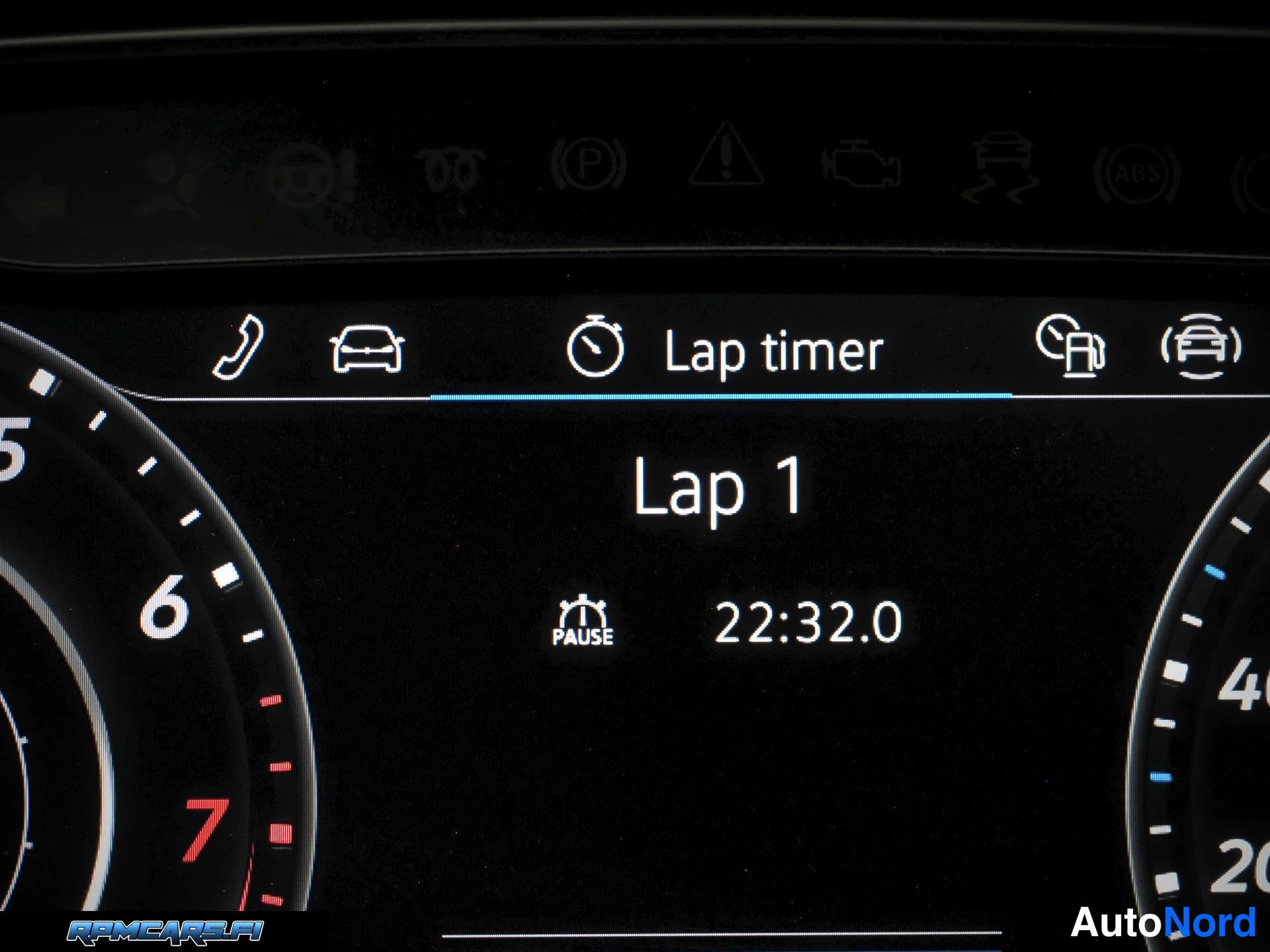 Valkoinen Volkswagen Golf 2018, yksityiskohta, kuva 40